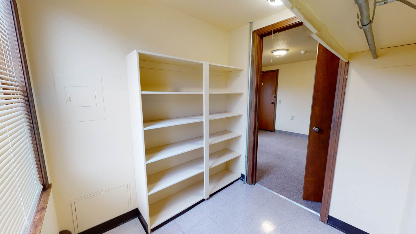 Oxford Place Apartments closet